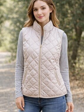 Old Navy Quilted Zip Vest in Light Cream